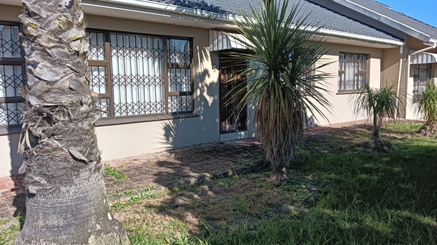 4 Bedroom Property for Sale in Beacon Bay Eastern Cape